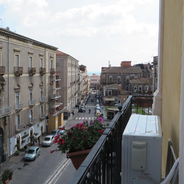 B&B Al Teatro Massimo Катания Номер фото