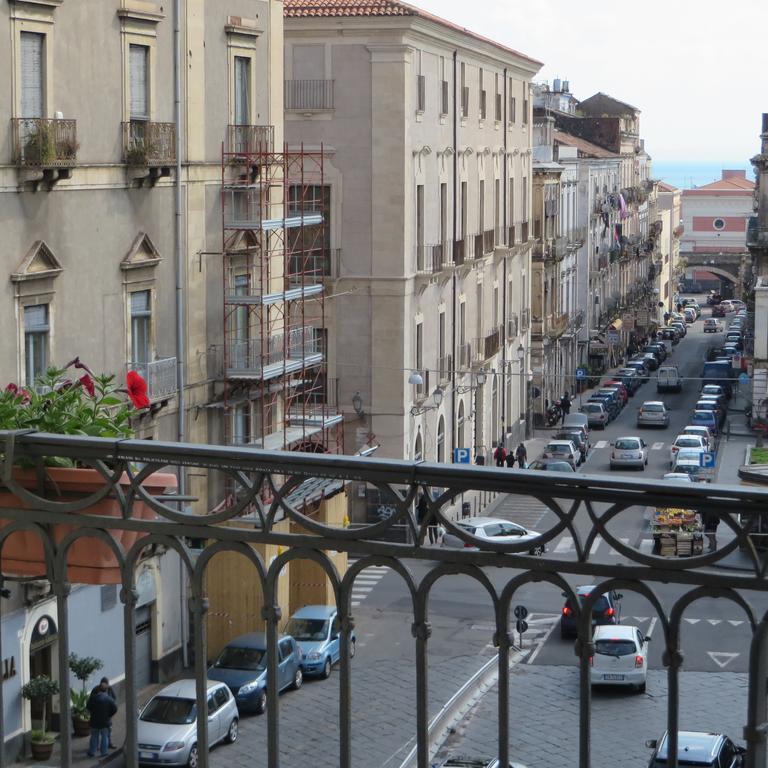 B&B Al Teatro Massimo Катания Номер фото