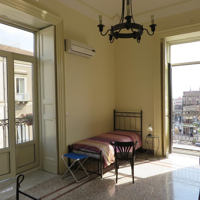 B&B Al Teatro Massimo Катания Номер фото