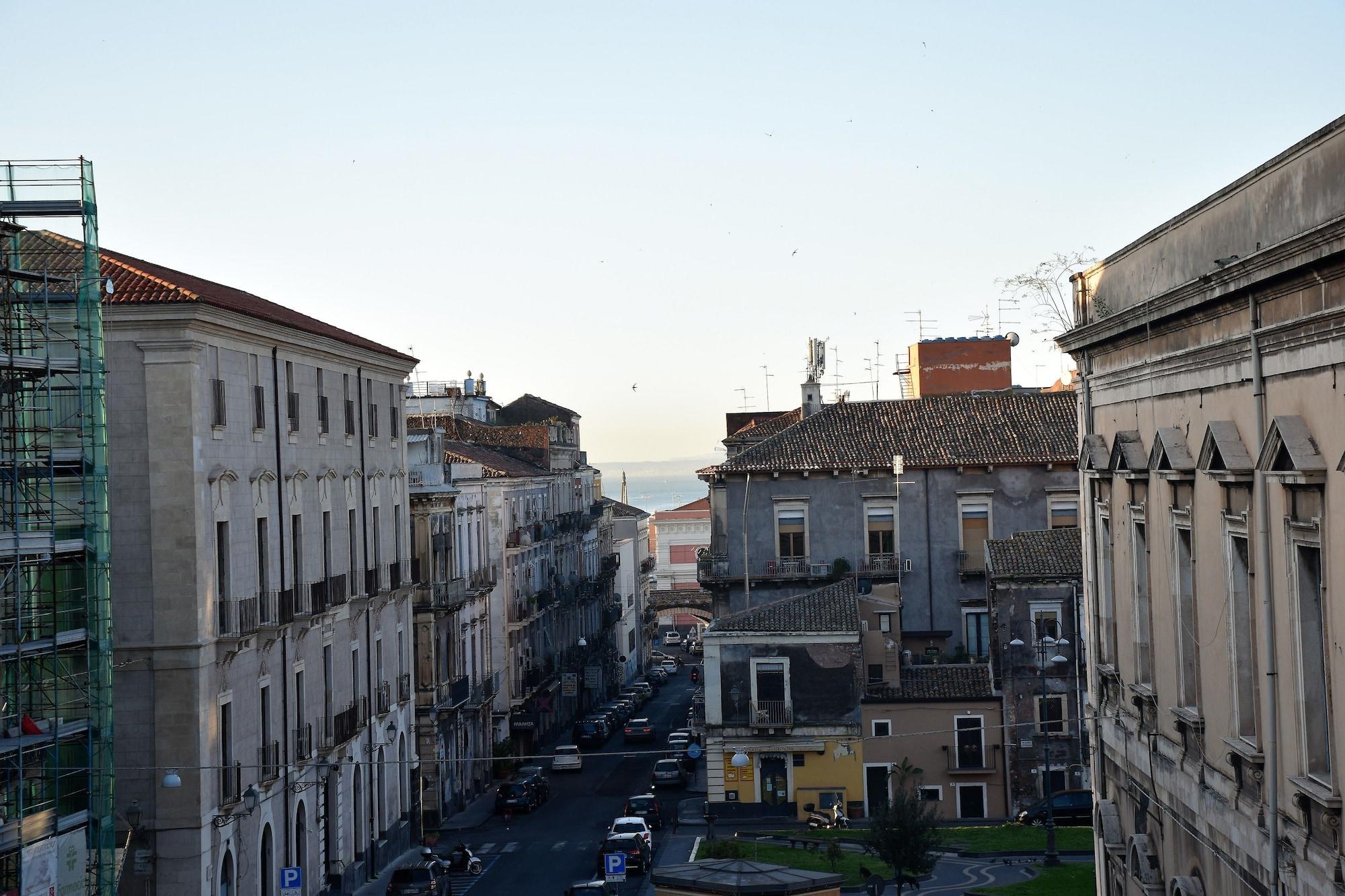B&B Al Teatro Massimo Катания Экстерьер фото