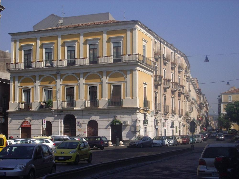 B&B Al Teatro Massimo Катания Экстерьер фото