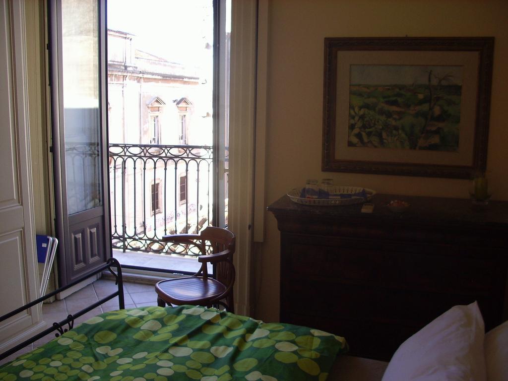 B&B Al Teatro Massimo Катания Экстерьер фото